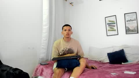 Snapshot of lenseu chatting on 12/16/25, 03:28 LENSEU online show from 12/16/25, 03:28