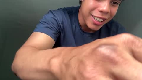 Snapshot of leo7_05 chatting on 10/01/25, 10:16 leo7_05 online show from 10/01/25, 10:16