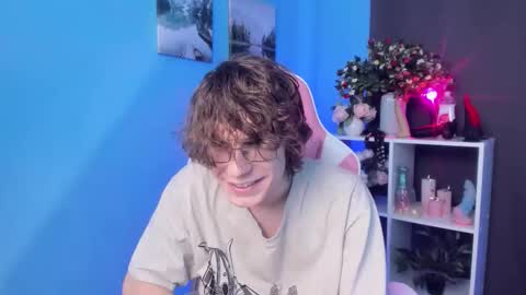 Snapshot of leo_bensyten chatting on 10/15/25, 12:27 Leo online show from 10/15/25, 12:27