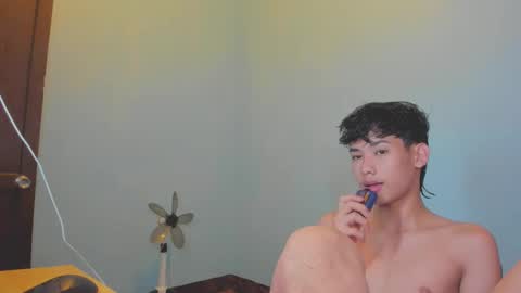 Snapshot of leo_hottiesexyasian chatting on 10/09/25, 03:54 Leo online show from 10/09/25, 03:54