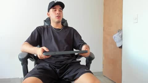 Leo Jones online show from 02/20/25, 04:03