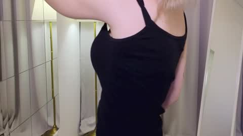 Snapshot of leo_lulu chatting on 12/02/24, 03:14 Ashly online show from 12/02/24, 03:14