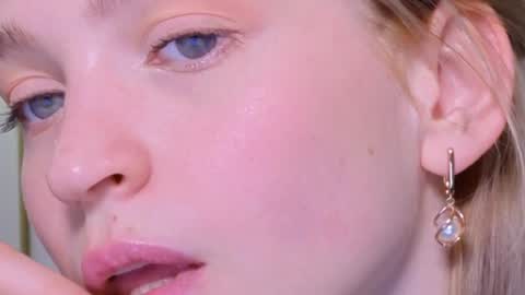 Snapshot of leo_lulu chatting on 12/03/24, 03:33 Ashly online show from 12/03/24, 03:33