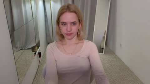 Snapshot of leo_lulu chatting on 12/12/24, 02:33 Ashly online show from 12/12/24, 02:33