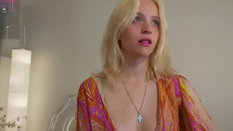 Snapshot of leo_lulu chatting on 10/11/25, 03:43 Ashly online show from 10/11/25, 03:43