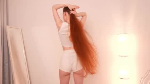 Snapshot of leo_lulu chatting on 10/12/25, 08:13 Ashly online show from 10/12/25, 08:13