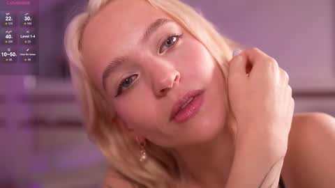 Snapshot of leo_lulu chatting on 10/18/25, 03:35 Ashly online show from 10/18/25, 03:35