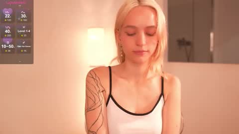 Snapshot of leo_lulu chatting on 10/23/25, 04:06 Ashly online show from 10/23/25, 04:06