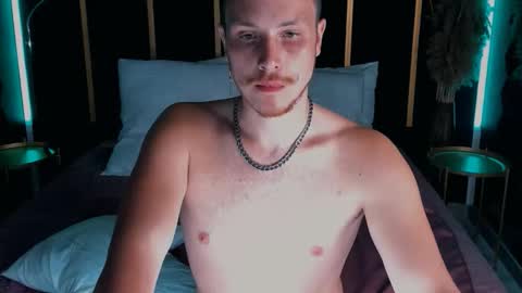 Snapshot of leo_mooree chatting on 09/23/25, 04:15 Leo online show from 09/23/25, 04:15