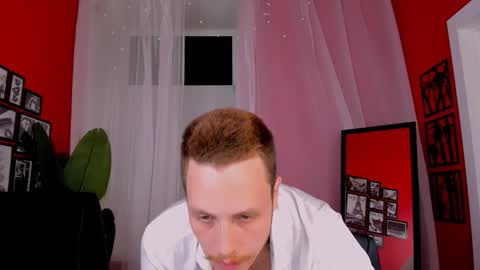 Snapshot of leo_mooree chatting on 09/27/25, 09:09 Leo online show from 09/27/25, 09:09