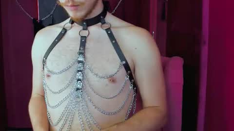 Snapshot of leo_mooree chatting on 10/08/25, 06:05 Leo online show from 10/08/25, 06:05