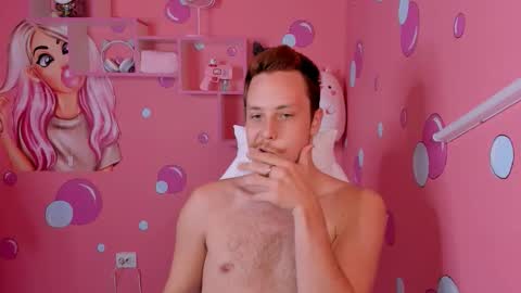 Snapshot of leo_mooree chatting on 10/18/25, 05:46 Leo online show from 10/18/25, 05:46