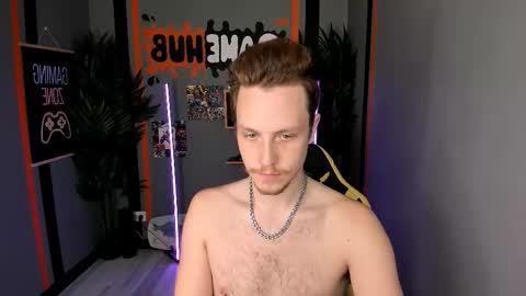 Snapshot of leo_mooree chatting on 10/27/25, 05:06 Leo online show from 10/27/25, 05:06