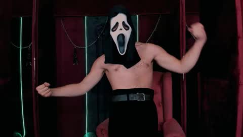 Snapshot of leo_mooree chatting on 10/29/25, 03:47 Leo online show from 10/29/25, 03:47