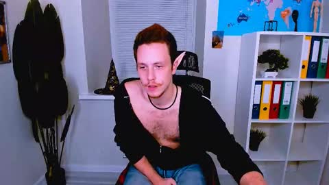 Snapshot of leo_mooree chatting on 10/30/25, 05:13 Leo online show from 10/30/25, 05:13