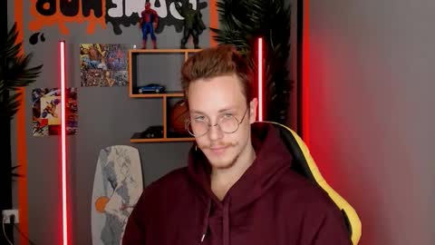 Snapshot of leo_mooree chatting on 11/04/25, 04:06 Leo online show from 11/04/25, 04:06