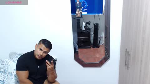 Snapshot of leo_muscleboy chatting on 09/24/25, 12:25 Leo online show from 09/24/25, 12:25