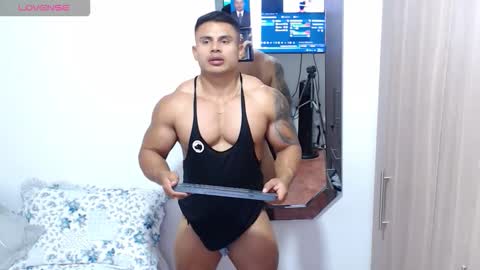 Snapshot of leo_muscleboy chatting on 09/27/25, 03:00 Leo online show from 09/27/25, 03:00