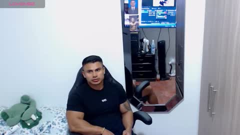 Snapshot of leo_muscleboy chatting on 10/14/25, 12:33 Leo online show from 10/14/25, 12:33