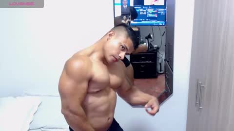 Snapshot of leo_muscleboy chatting on 10/22/25, 09:47 Leo online show from 10/22/25, 09:47