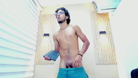Snapshot of leo_sanz6 chatting on 05/26/26, 01:29 LEO online show from 05/26/26, 01:29