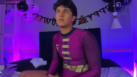 Leo online show from 10/11/25, 04:33