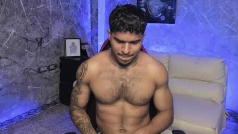 Leo independent model online show from 11/12/25, 11:47