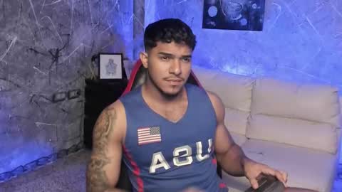 Leo independent model online show from 12/03/25, 11:03