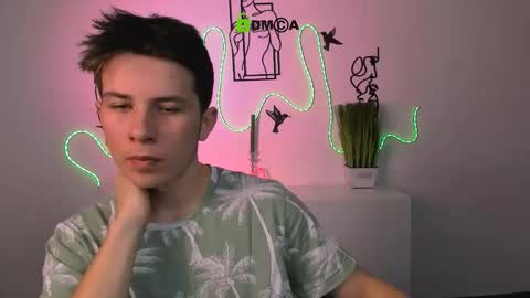 Snapshot of leo_valor chatting on 12/17/25, 07:20 leo_valor online show from 12/17/25, 07:20