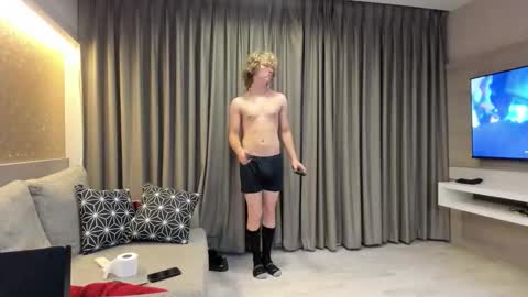 leo_wildd online show from 10/05/25, 07:56