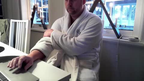 Snapshot of leofromsweden chatting on 12/16/25, 08:30 Leofromsweden online show from 12/16/25, 08:30