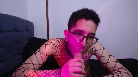 Snapshot of leoh_hades chatting on 10/22/25, 02:01 Leoh online show from 10/22/25, 02:01