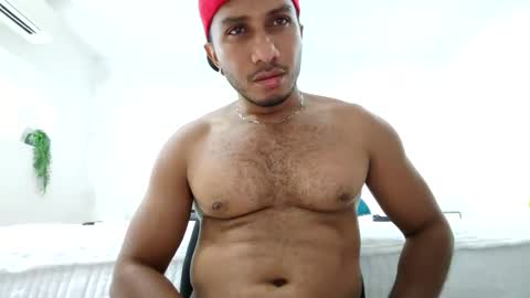 Snapshot of leolenry chatting on 10/25/25, 04:09 leolenry online show from 10/25/25, 04:09