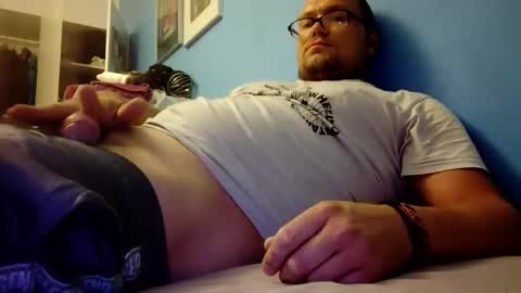 Snapshot of leolongbln chatting on 09/13/25, 07:46 leolongbln online show from 09/13/25, 07:46