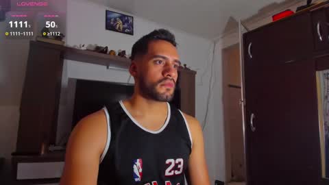 Snapshot of leon__hart chatting on 12/26/24, 10:09 Leon Hart online show from 12/26/24, 10:09