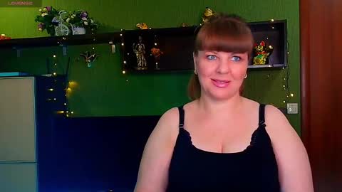 Snapshot of leona_tracie chatting on 02/21/26, 08:43 Leona tracie online show from 02/21/26, 08:43