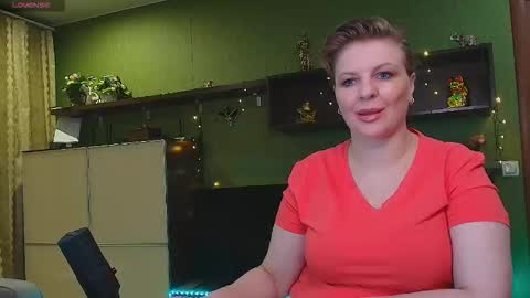 Snapshot of leona_tracie chatting on 03/19/26, 09:41 Leona tracie online show from 03/19/26, 09:41