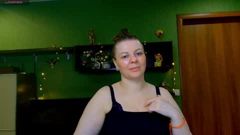 Snapshot of leona_tracie chatting on 04/04/26, 11:08 Leona tracie online show from 04/04/26, 11:08