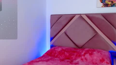 Snapshot of leonacutecam chatting on 11/25/25, 11:27 LUCY online show from 11/25/25, 11:27