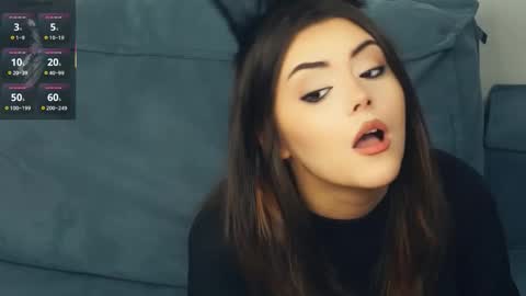 Mia online show from 09/21/25, 08:27