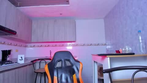 Snapshot of leonboom chatting on 12/13/25, 10:59 Tom Rider online show from 12/13/25, 10:59