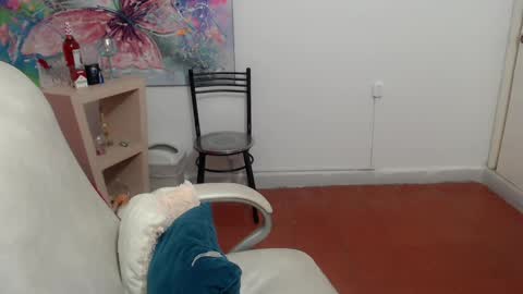 leonela   online show from 09/29/25, 03:33