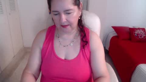 leonela   online show from 06/07/26, 12:09