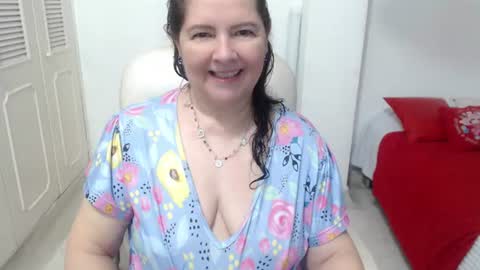 leonela   online show from 06/10/26, 02:23