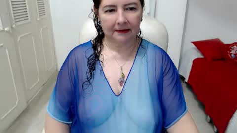 leonela   online show from 06/12/26, 11:46