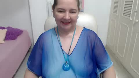 leonela   online show from 07/07/26, 07:45