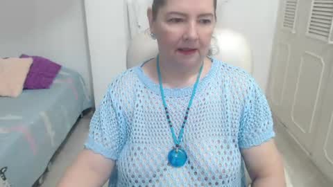 leonela   online show from 07/10/26, 11:40