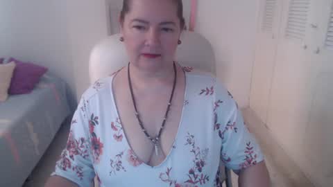 leonela   online show from 07/15/26, 08:25