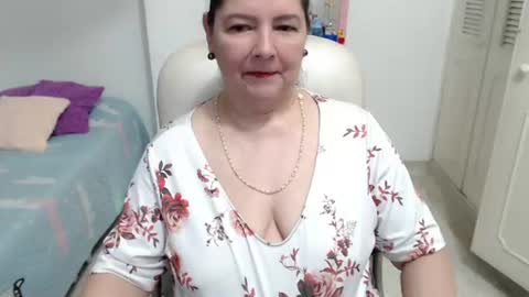 leonela   online show from 07/23/26, 12:02