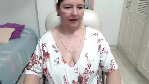leonela   online show from 07/23/26, 01:58